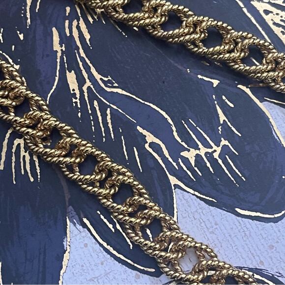 Vintage 80s Chunky Gold Chain Necklace with Pearl Cabochon Stone by MONET A3 - Picture 9 of 12